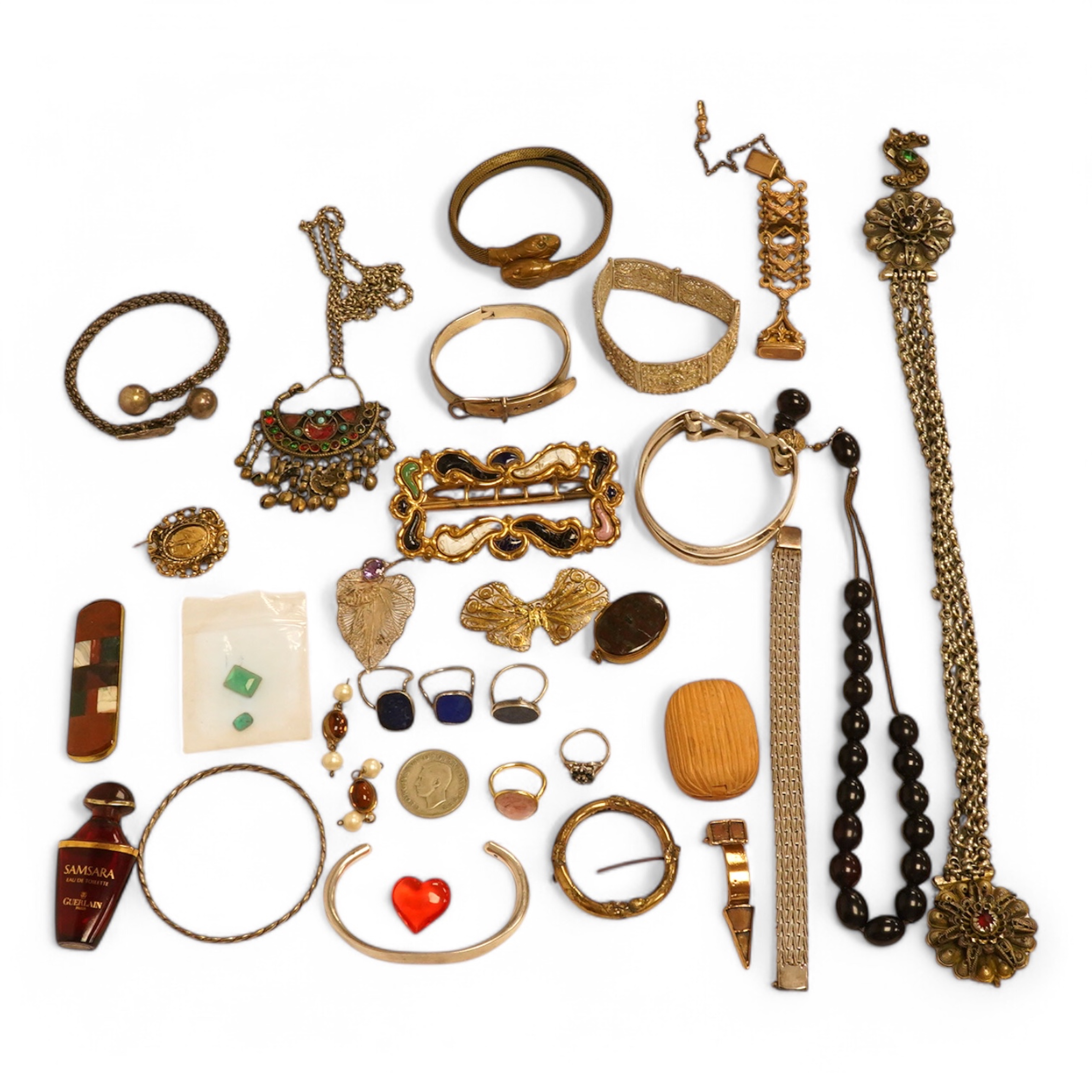 A quantity of assorted costume jewellery including an unmounted synthetic emerald, a white metal filigree bracelet, etc. Condition - poor to fair